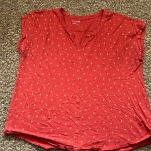 Maurices Red Patterned Short Sleeve Tee